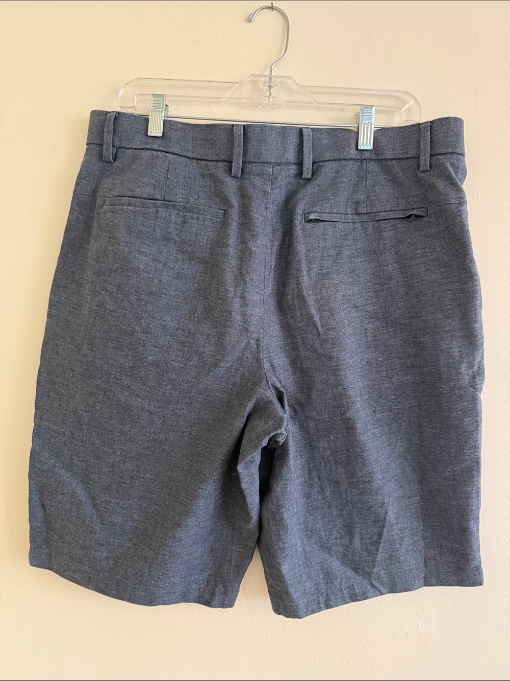 Banana Republic Men's Charcoal Gray Shorts -Size 34 - Picture 2 of 9